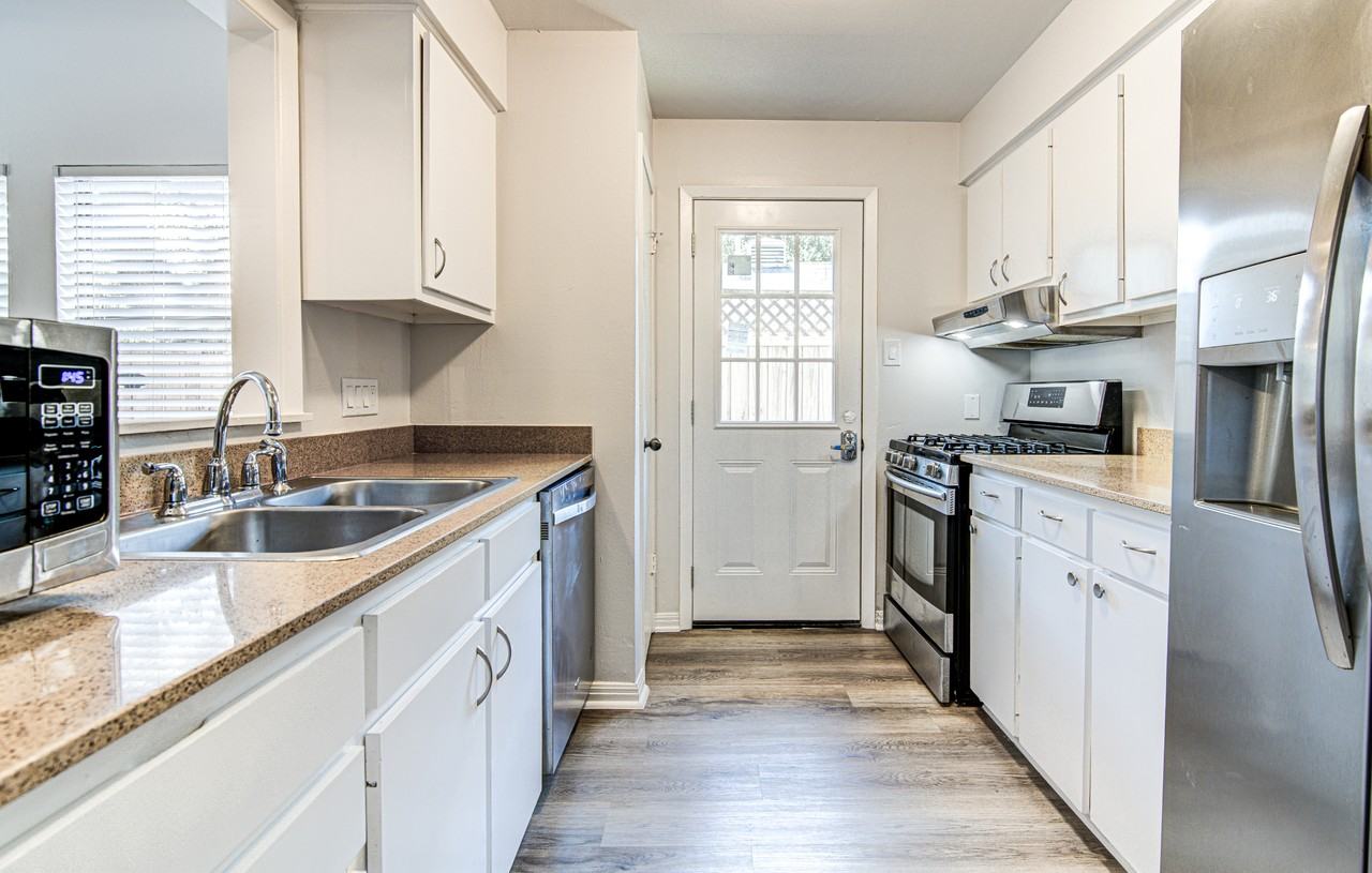 311 W Mary St #A - Photo 4 of 23