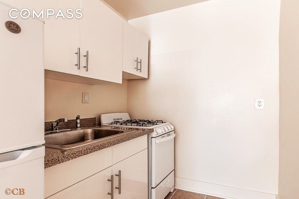 154 Hancock St #4F - Photo 3 of 4