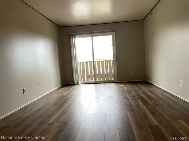 8719 Meadowbrook Dr - Photo 3 of 13