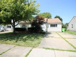 featured image of 27241 Woodmont St