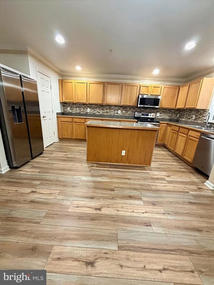 178 Goldsborough Dr - Photo 3 of 44