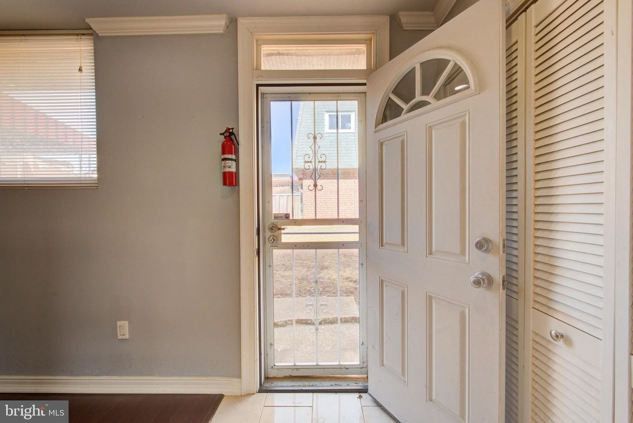1119 W Master St - Photo 2 of 22