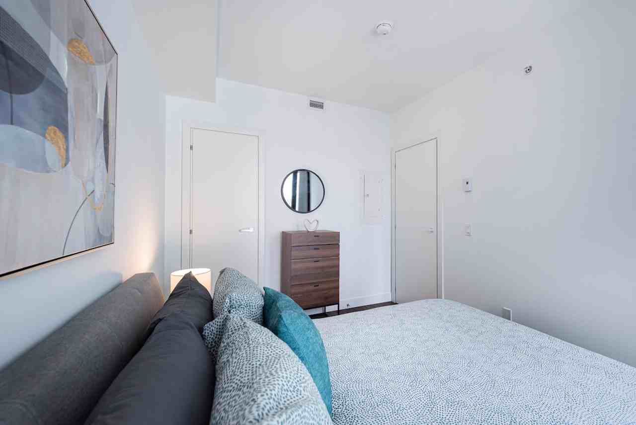 1373 Av Argyle #1262042P - Photo 4 of 31