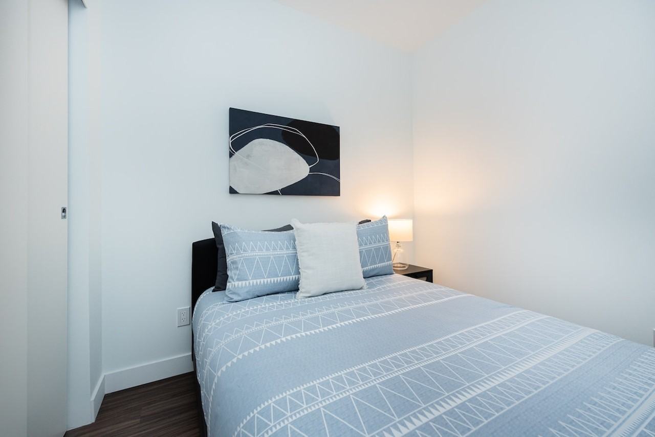 1373 Av Argyle #1262042P - Photo 6 of 31