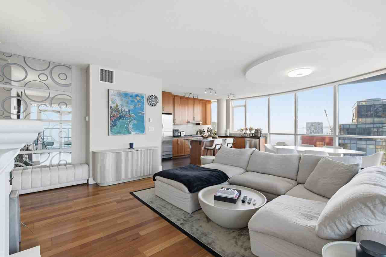 550 Bute St #1391352P - Photo 4 of 15