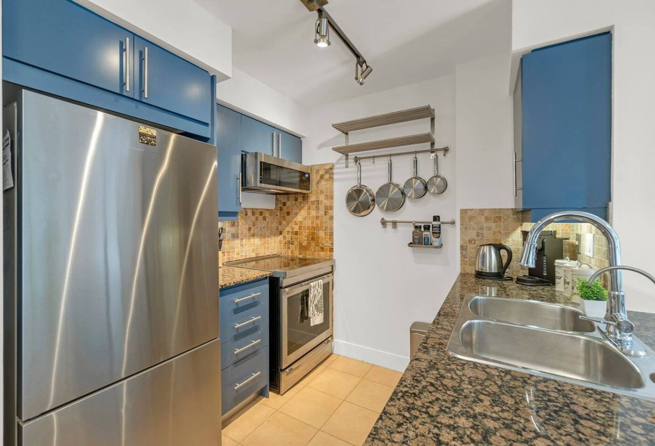 318 Wellington St W #1403814P - Photo 4 of 25