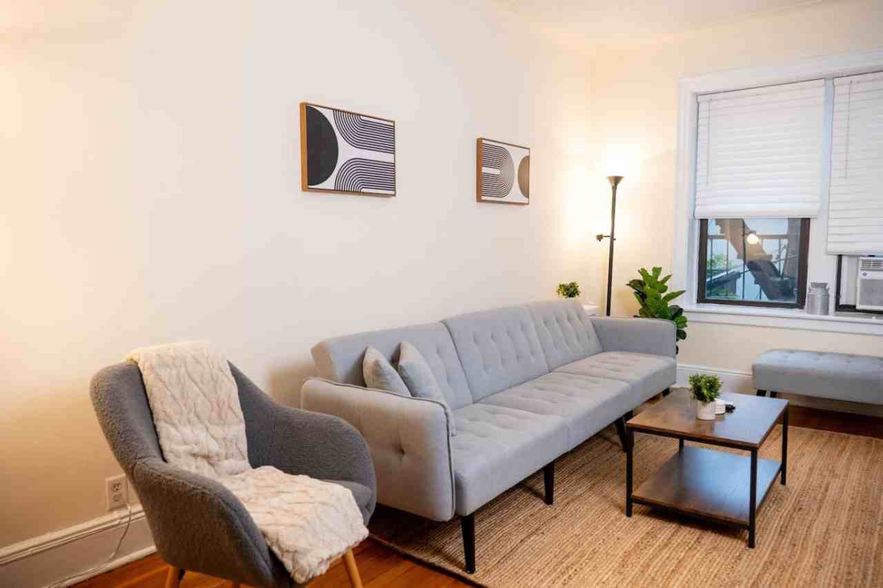 730 Hudson St #1514689P - Photo 4 of 19