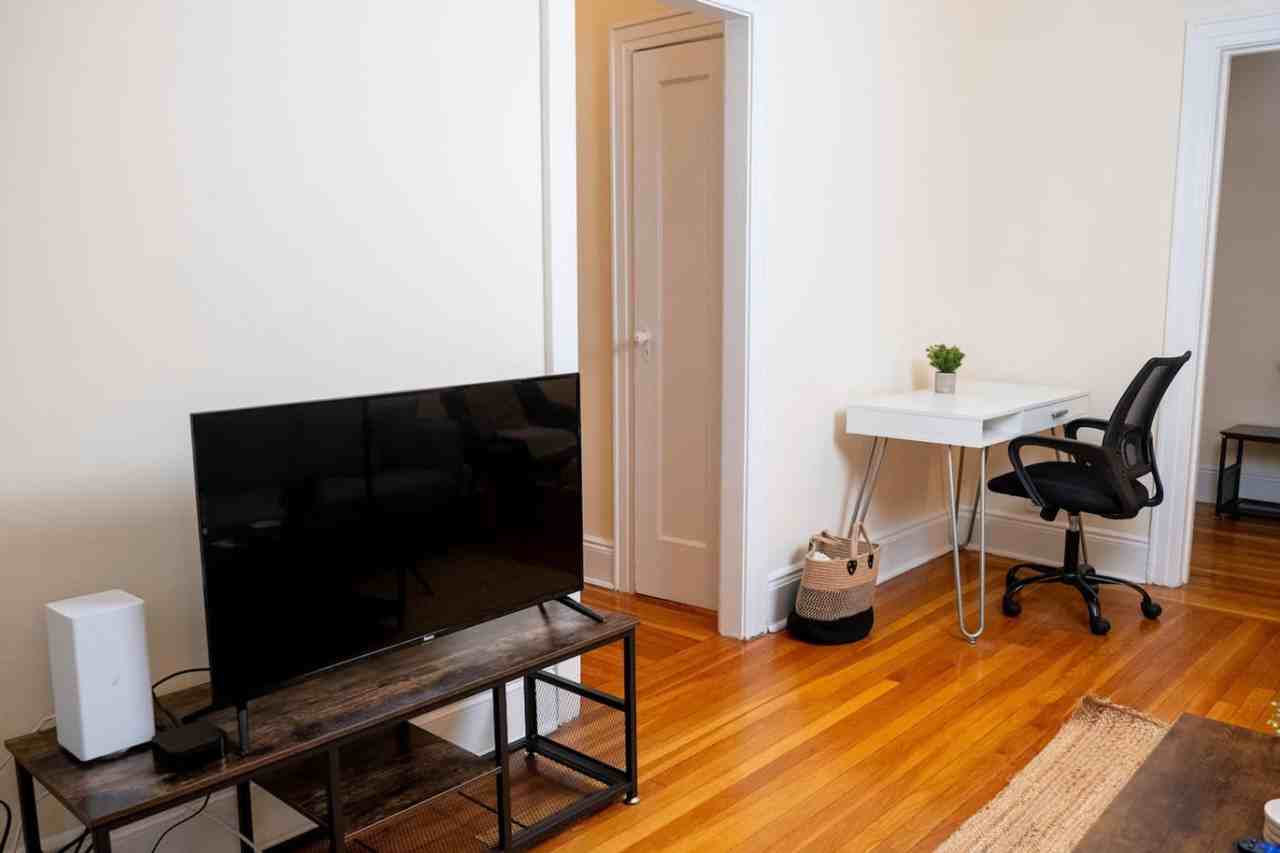 730 Hudson St #1514689P - Photo 5 of 19
