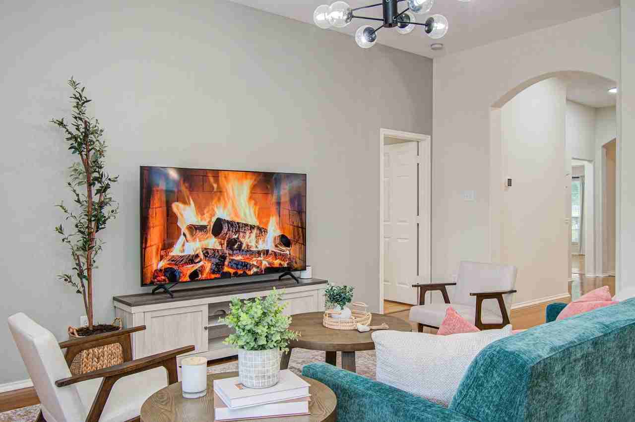 7211 Crescent Mills Drive - Photo 5 of 50
