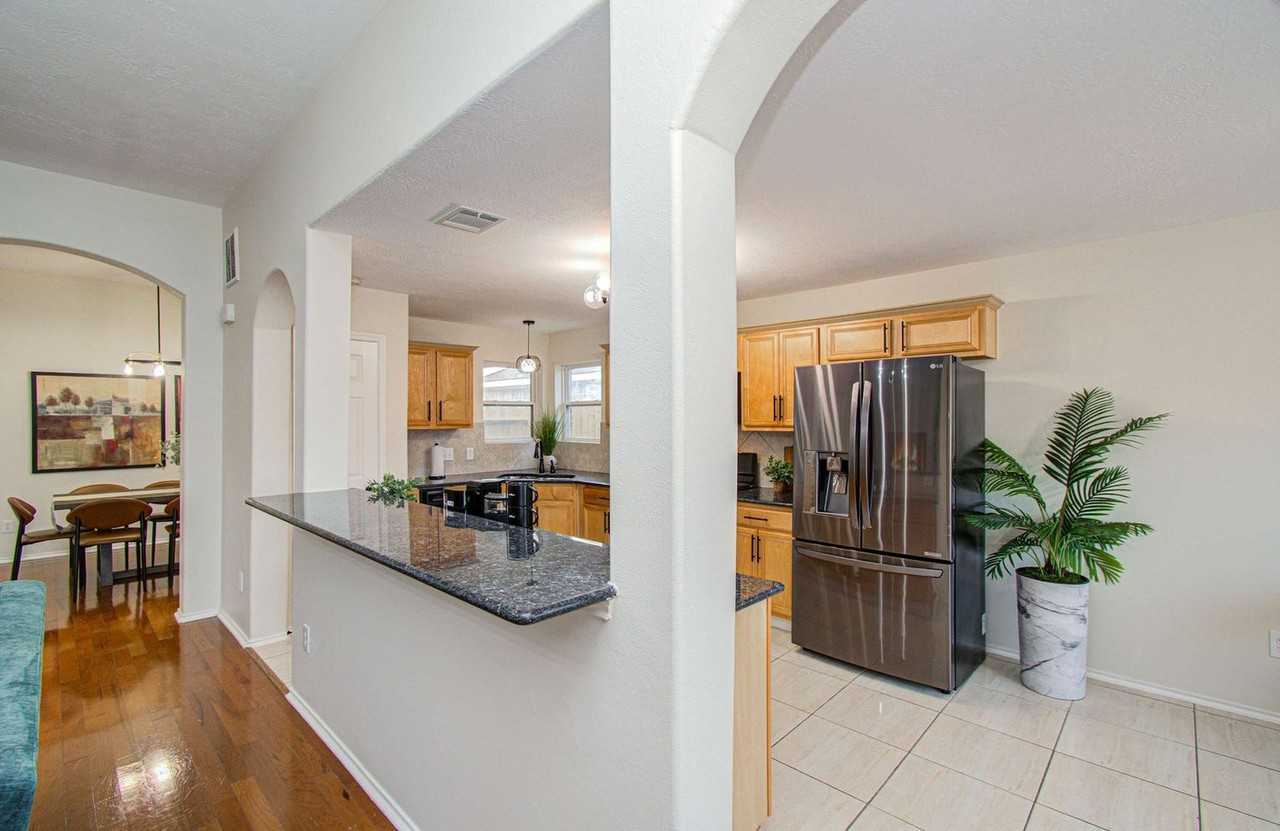 7211 Crescent Mills Drive - Photo 7 of 50