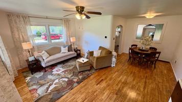 featured image of 207 E Franklin St