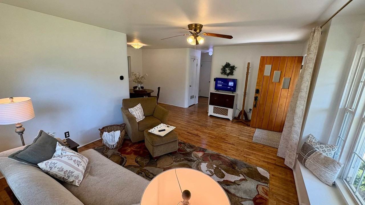 207 E Franklin St #1520952P - Photo 2 of 22