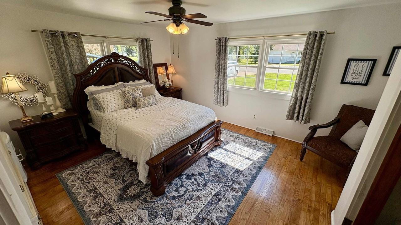 207 E Franklin St #1520952P - Photo 6 of 22