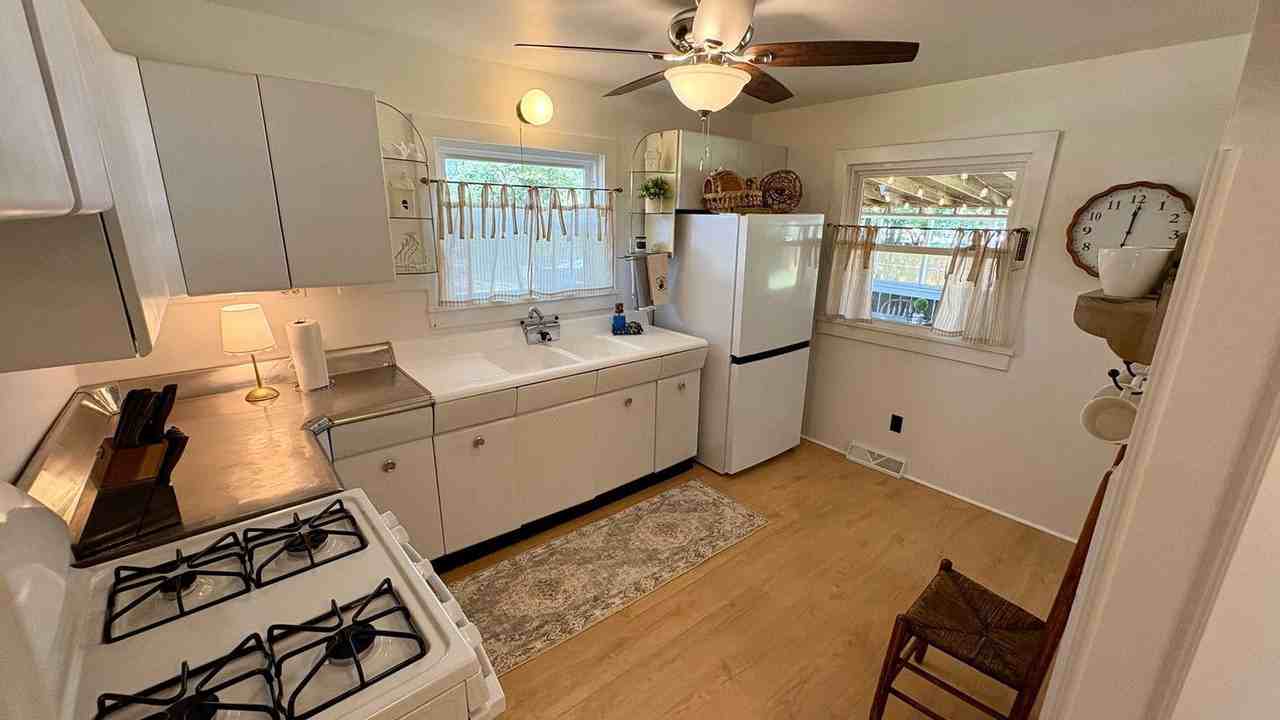 207 E Franklin St #1520952P - Photo 7 of 22