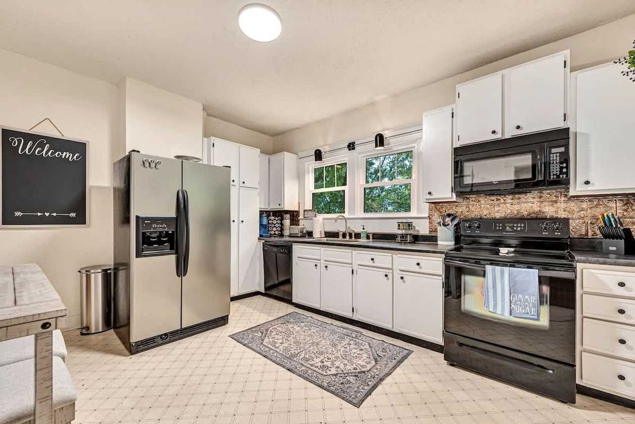 413 S Madison St #1520928P - Photo 6 of 31