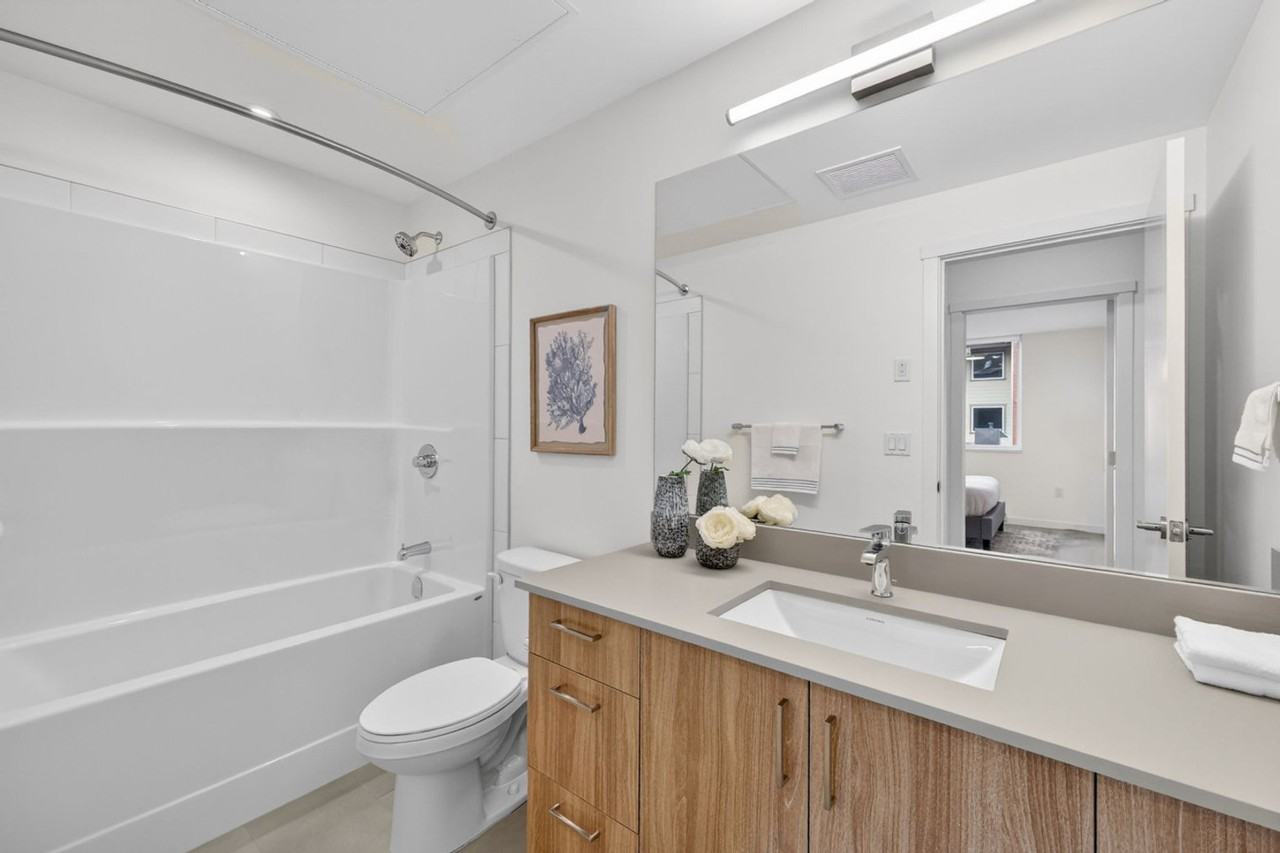 2530 Shoreline Dr #1523595P - Photo 3 of 9