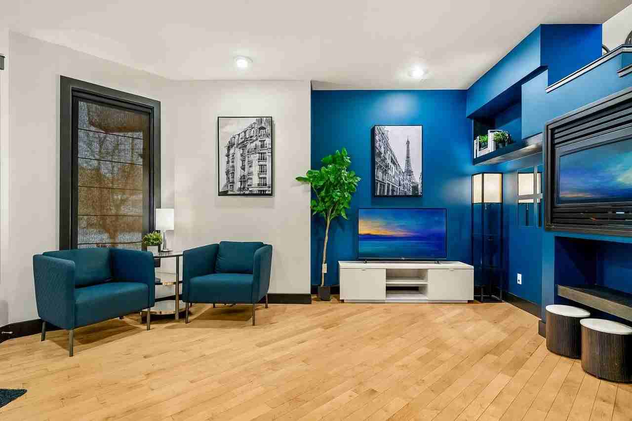 1827 19 Ave Nw #1524610P - Photo 3 of 43