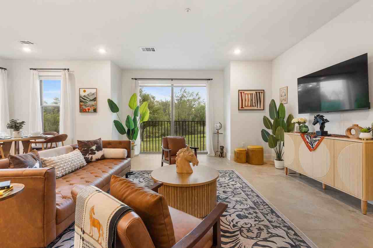 7522 1/2 West Slaughter Lane - Photo 2 of 70