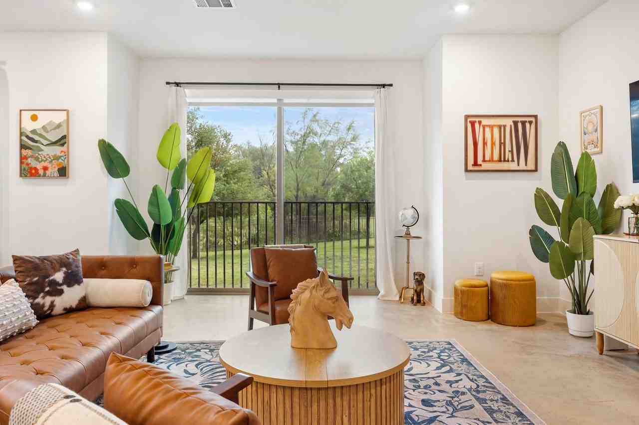 7522 1/2 West Slaughter Lane - Photo 5 of 41