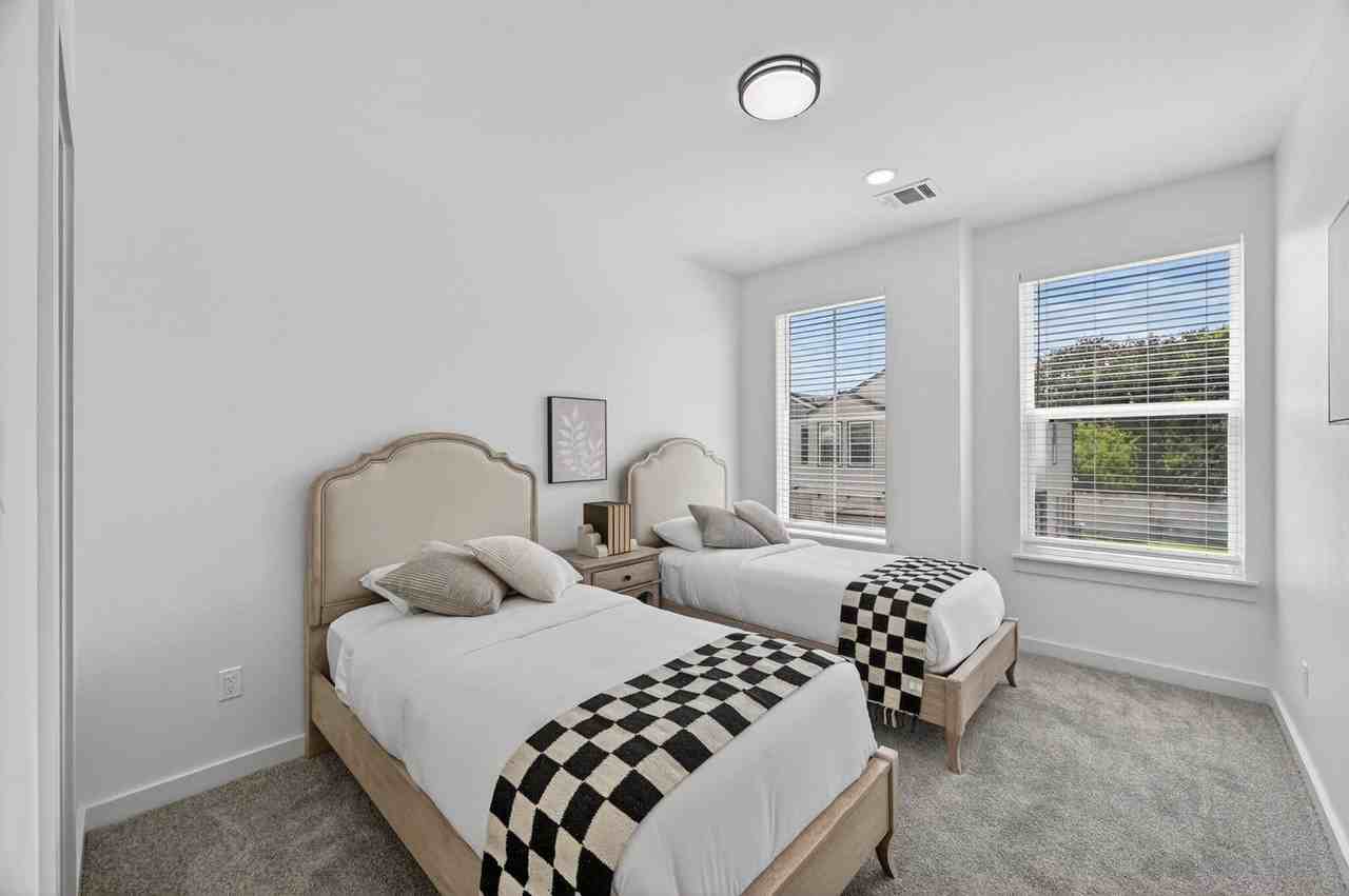 2909 El Fenice Ln #1538926P - Photo 7 of 32