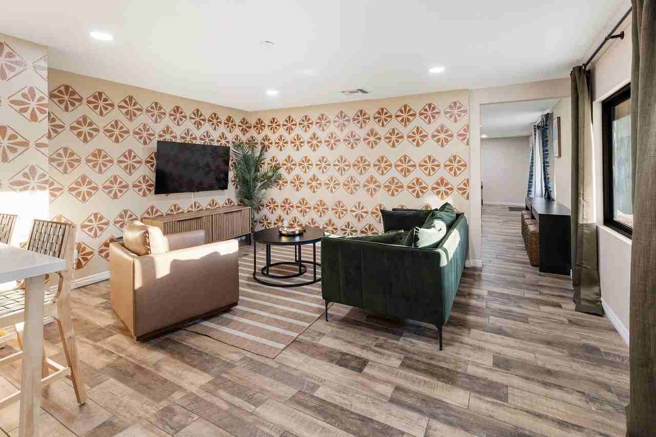 13829 N 11th St #1407034P - Photo 4 of 43