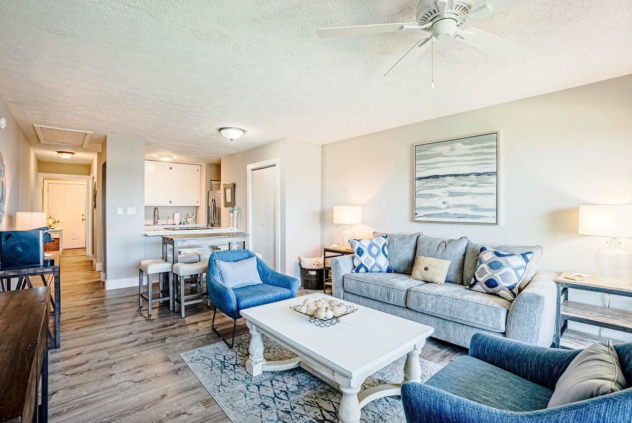 5505 Sun Harbor Road - Photo 5 of 38