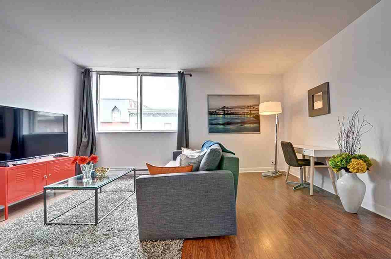 1370 Rue Ontario E #1543132P - Photo 2 of 16