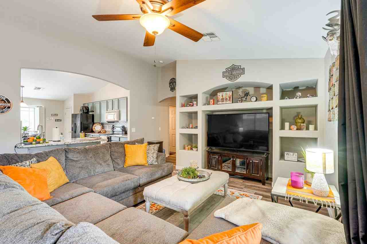 2125 W Goldmine Mountain Dr #1546392P - Photo 3 of 21