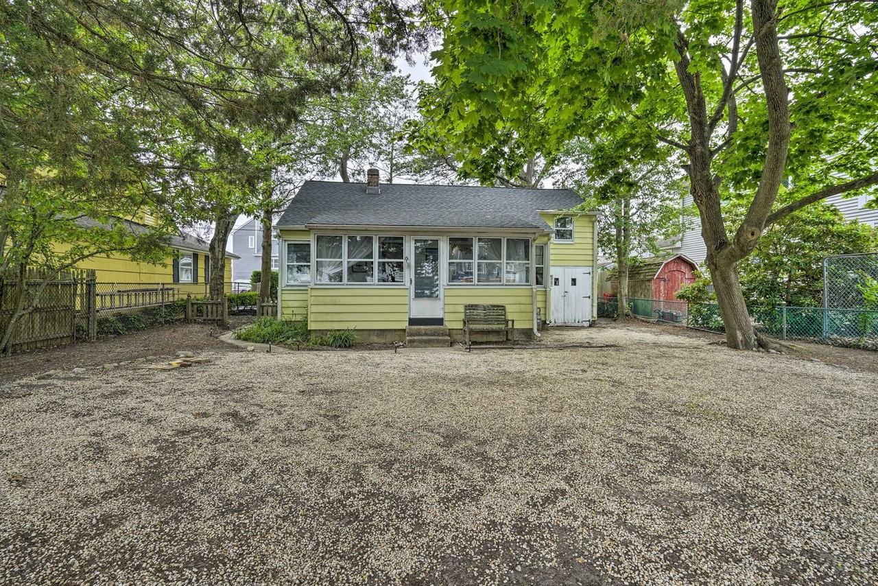 1632 Center St #1545886P - Photo 3 of 16