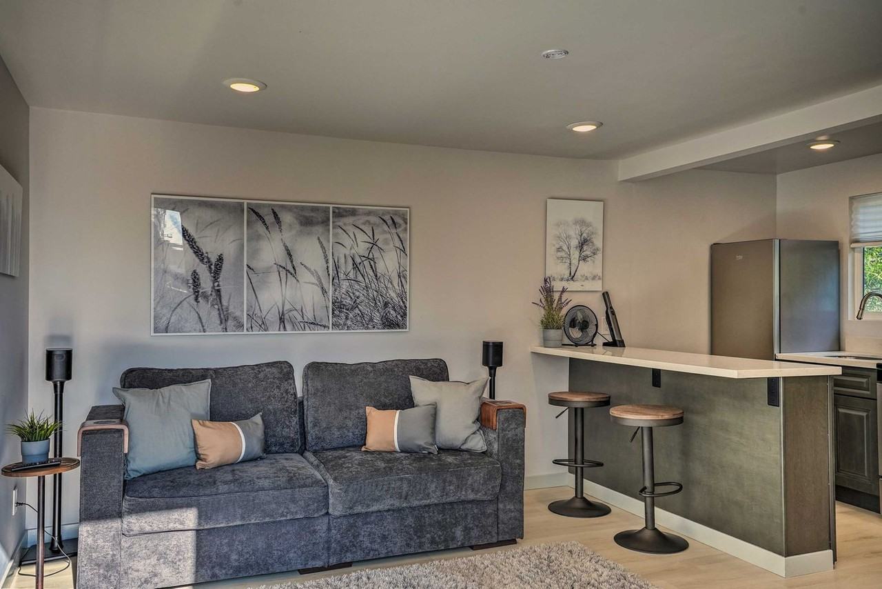 2715 Macarthur Blvd #1545944P - Photo 3 of 22