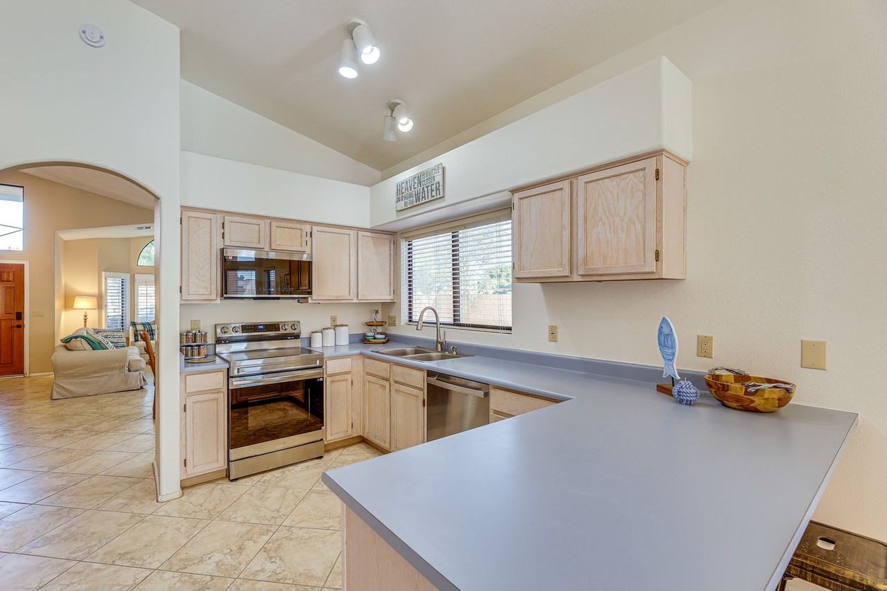 253 E Vaughn Ave #1546374P - Photo 7 of 23