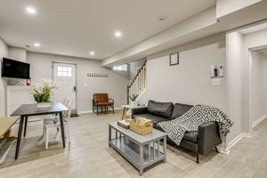 featured image of 6604 Oak St