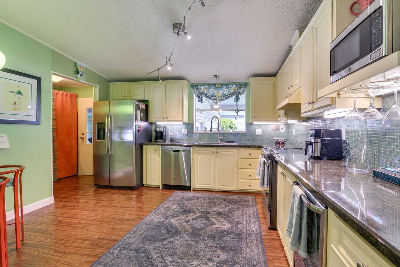 274 Riverwood Rd #1546056P - Photo 7 of 13