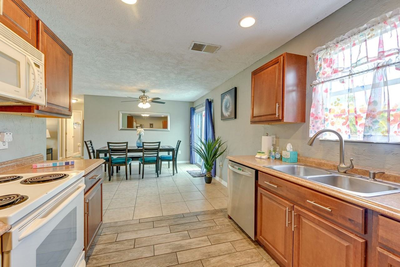 1555 N Tuttle Ave #1545777P - Photo 6 of 14