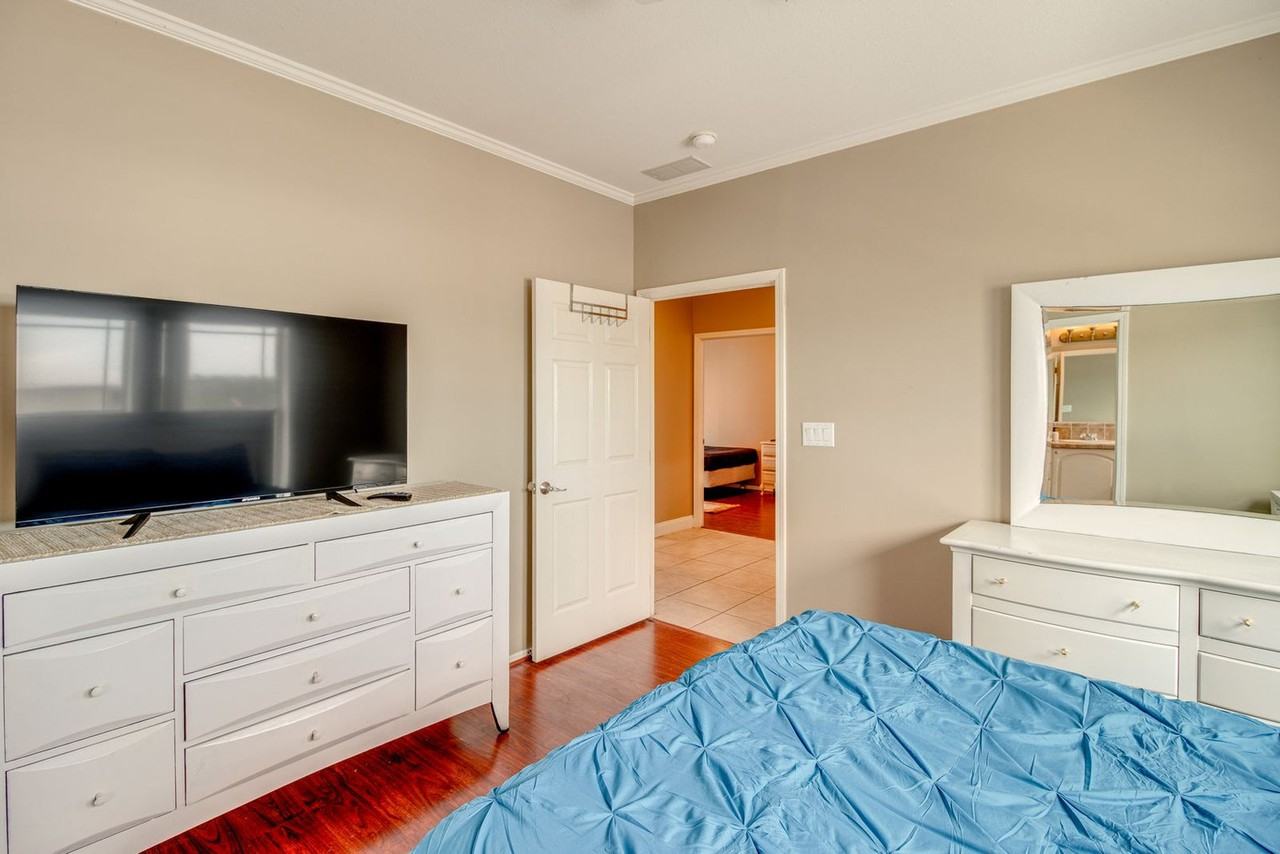 210 W 2nd Ct #1546489P - Photo 6 of 30