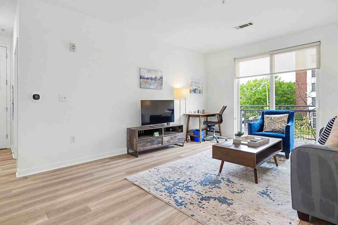 81 Tresser Blvd #1547625P - Photo 2 of 7