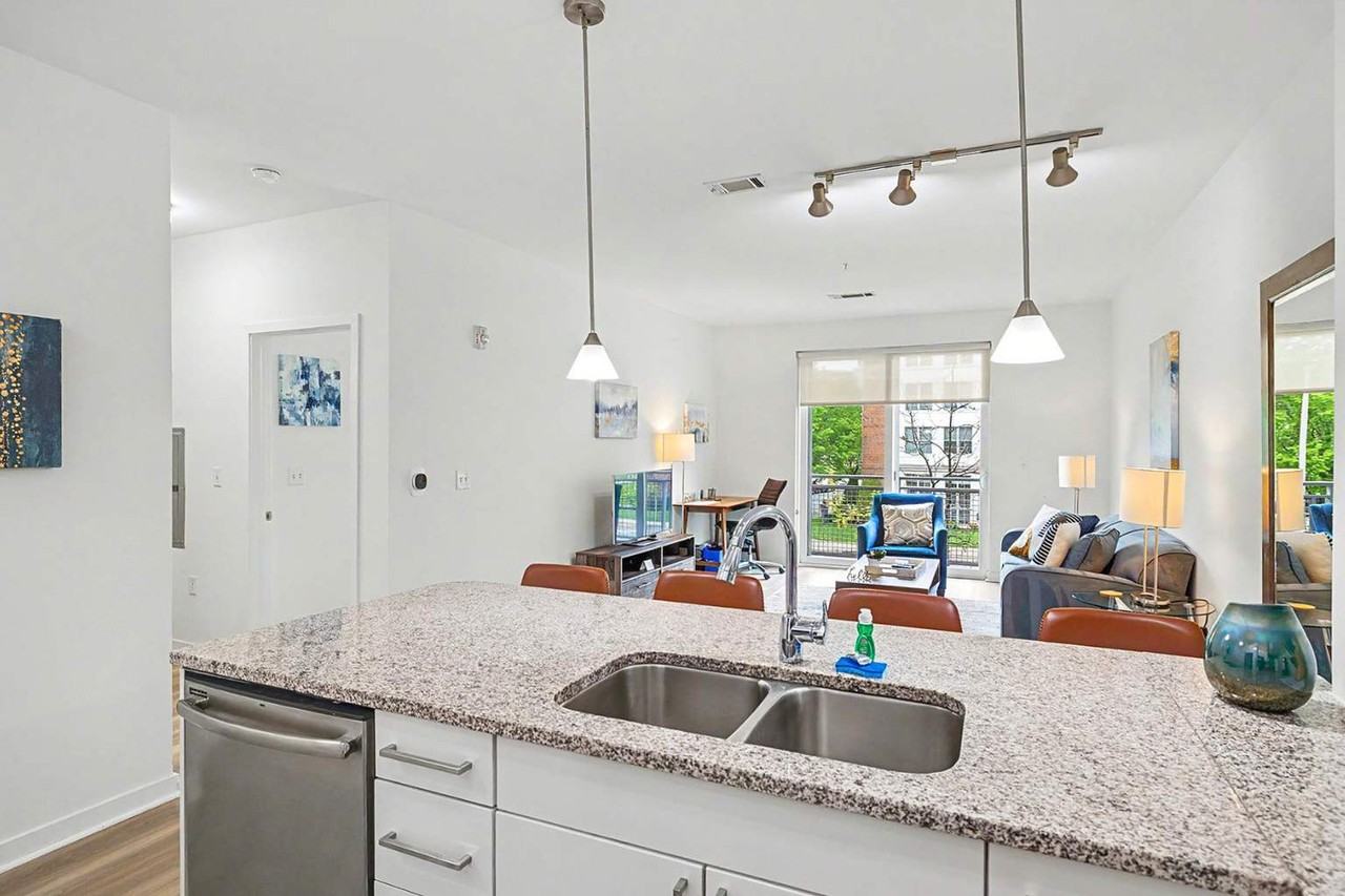 81 Tresser Blvd #1547625P - Photo 5 of 7