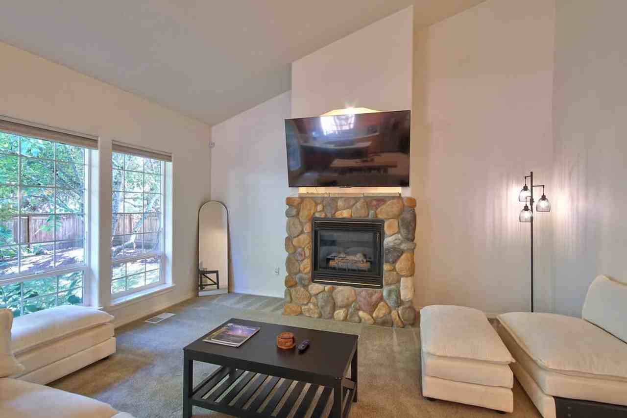 2372 Nw Meadows Dr #1550268P - Photo 3 of 29