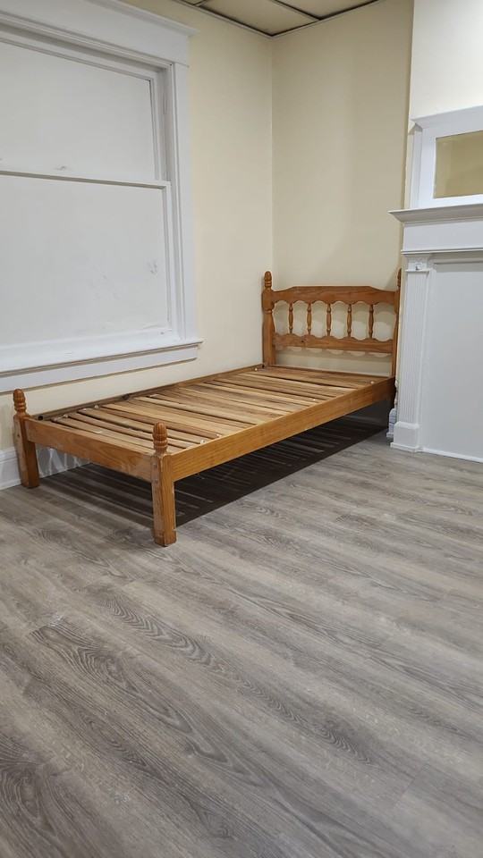 481 Shaw St - Photo 2 of 5