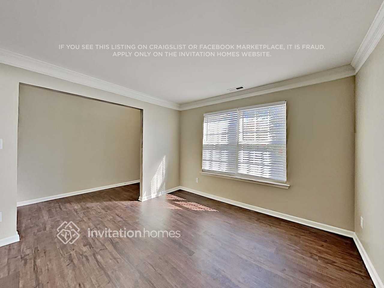 10441 Pickerel Ln - Photo 4 of 19