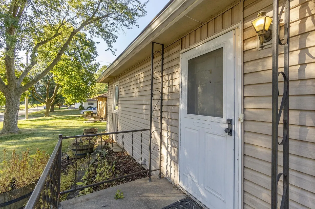 432 Ardmore Street - Photo 4 of 24