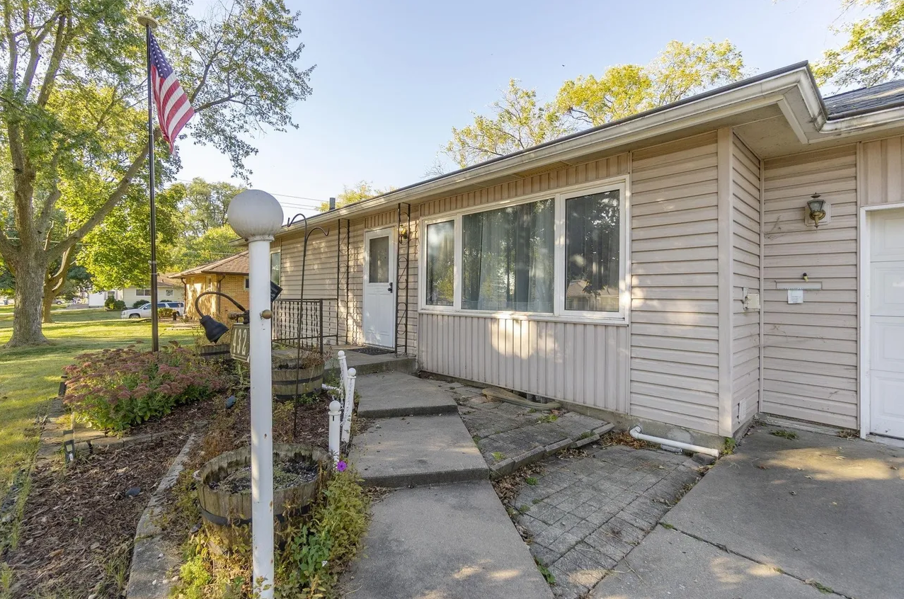 432 Ardmore Street - Photo 3 of 24