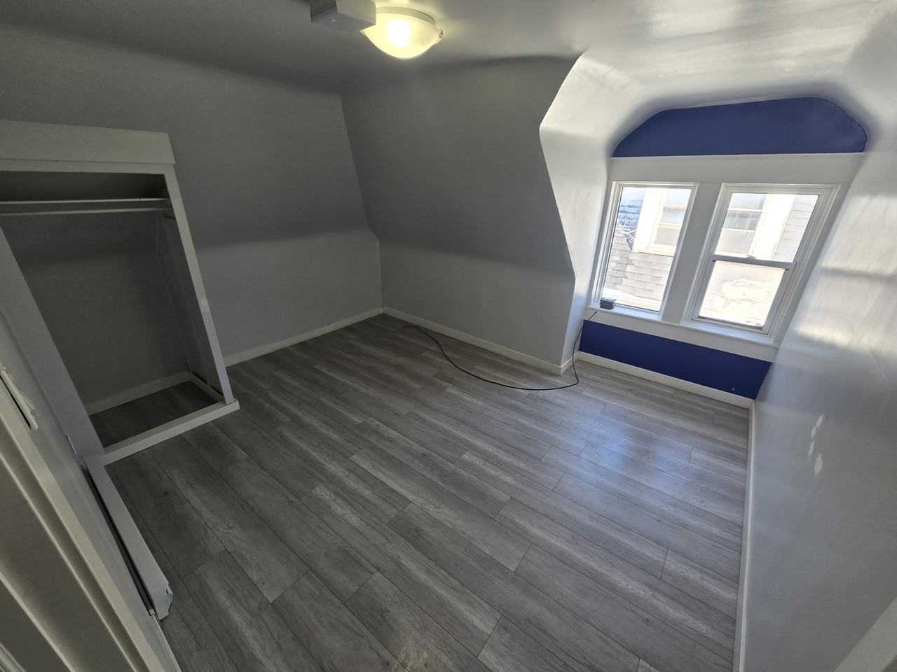 806 - 806 Simcoe Street #4 - Photo 2 of 4
