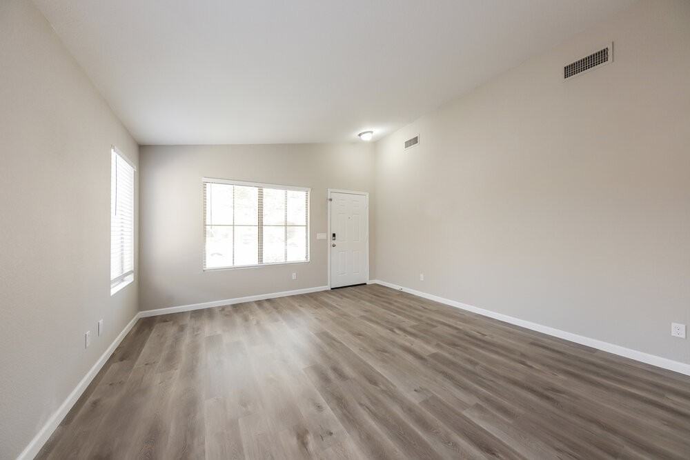7418 W Lone Cactus Dr - Photo 4 of 16