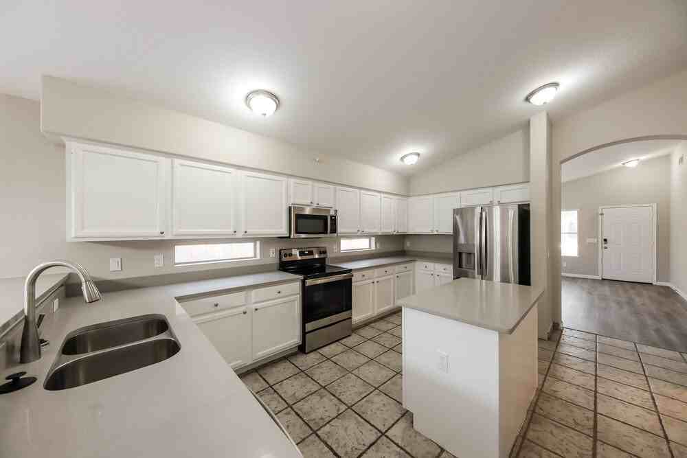 7418 W Lone Cactus Dr - Photo 5 of 16