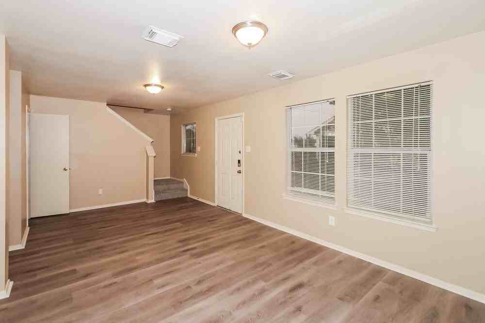 20624 Patriot Park Ln - Photo 5 of 17