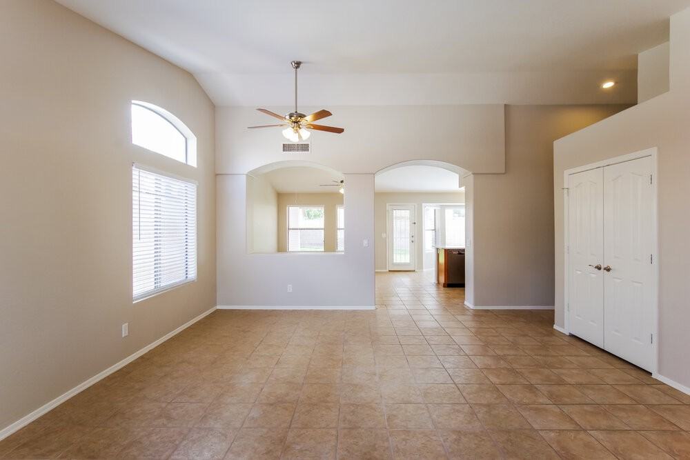 6115 W Park View Ln - Photo 3 of 16