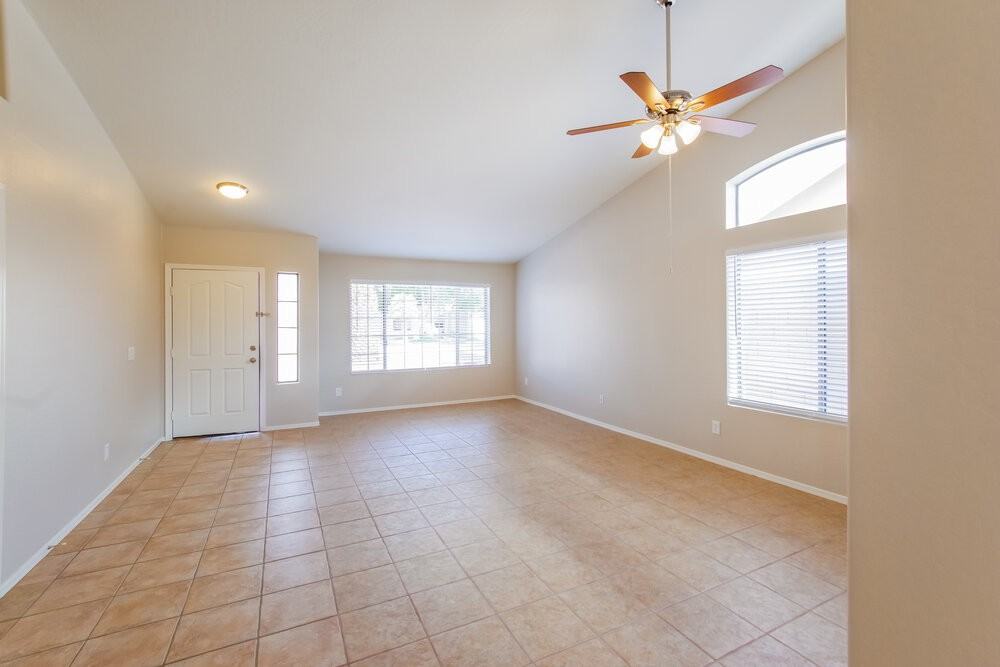 6115 W Park View Ln - Photo 4 of 16