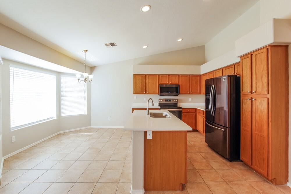 6115 W Park View Ln - Photo 5 of 16