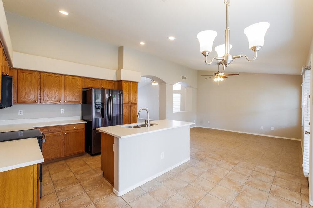 6115 W Park View Ln - Photo 7 of 16